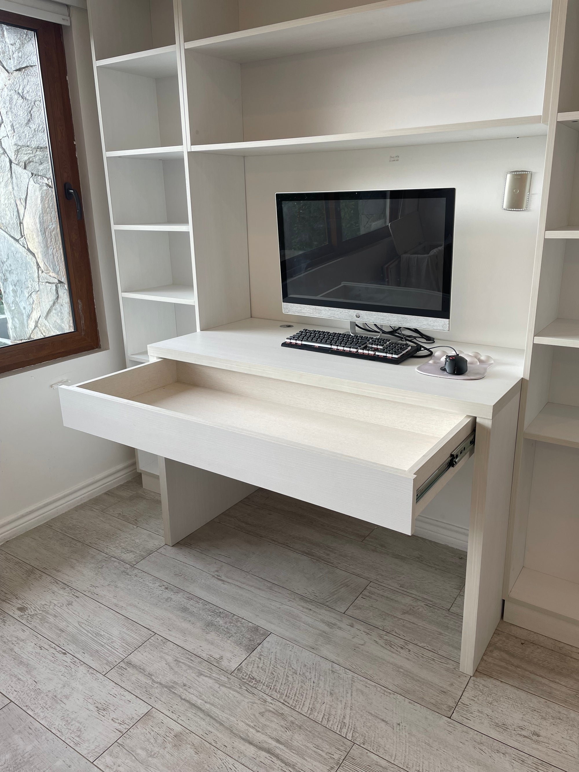 Escritorio ➕ repisa