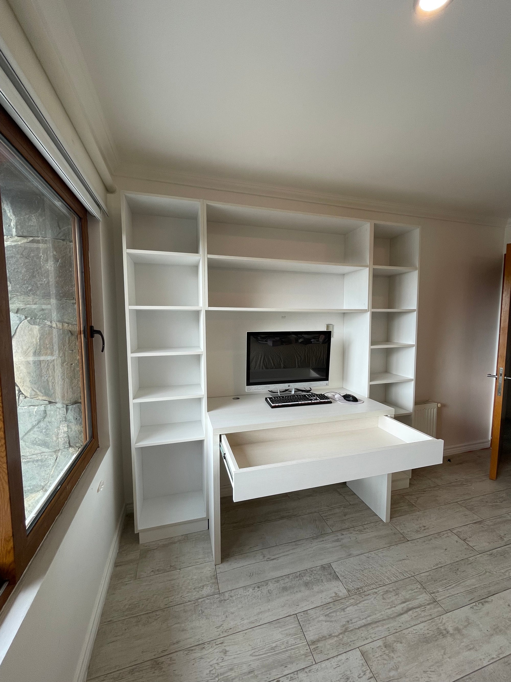 Escritorio ➕ repisa