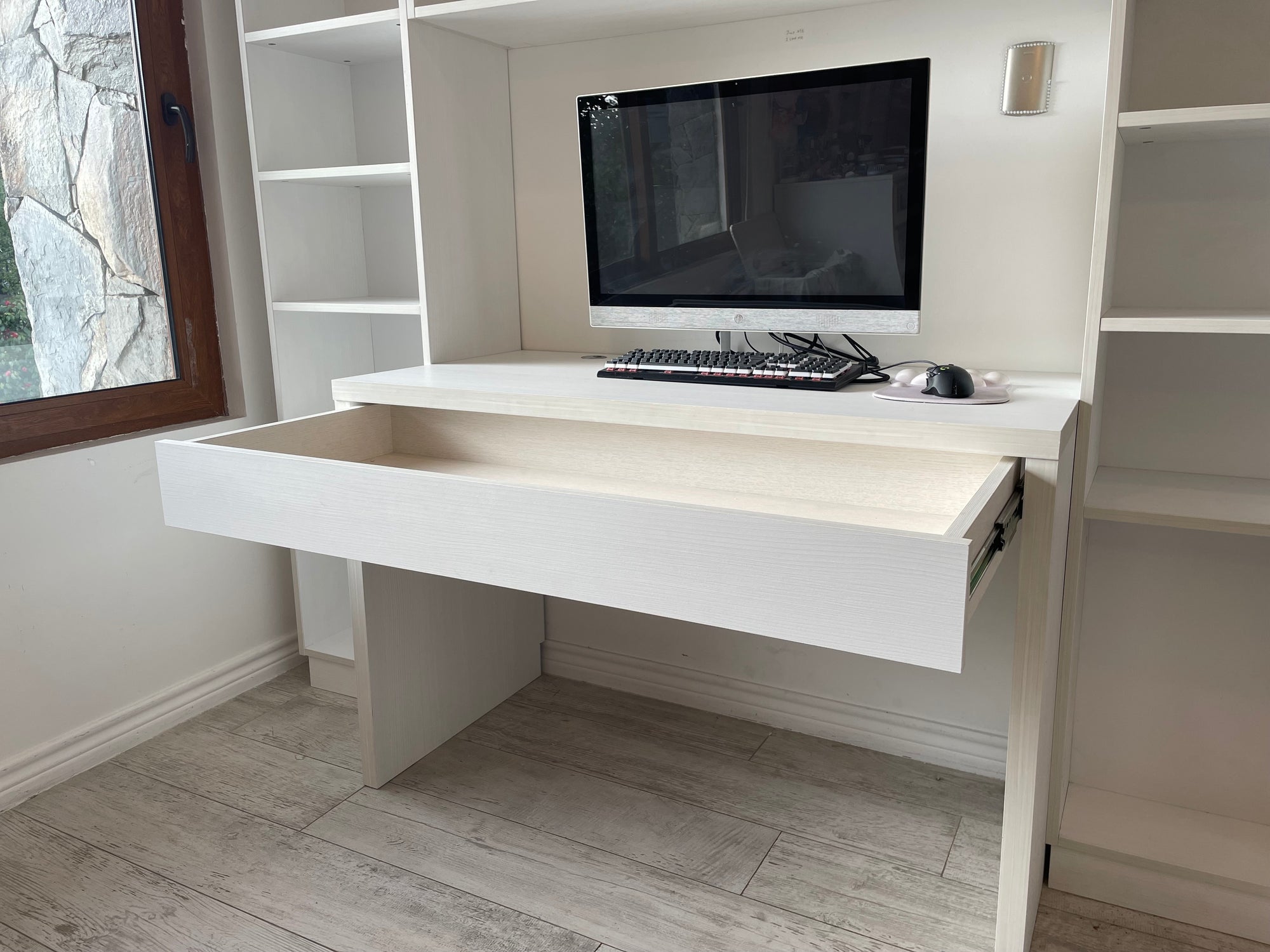 Escritorio ➕ repisa