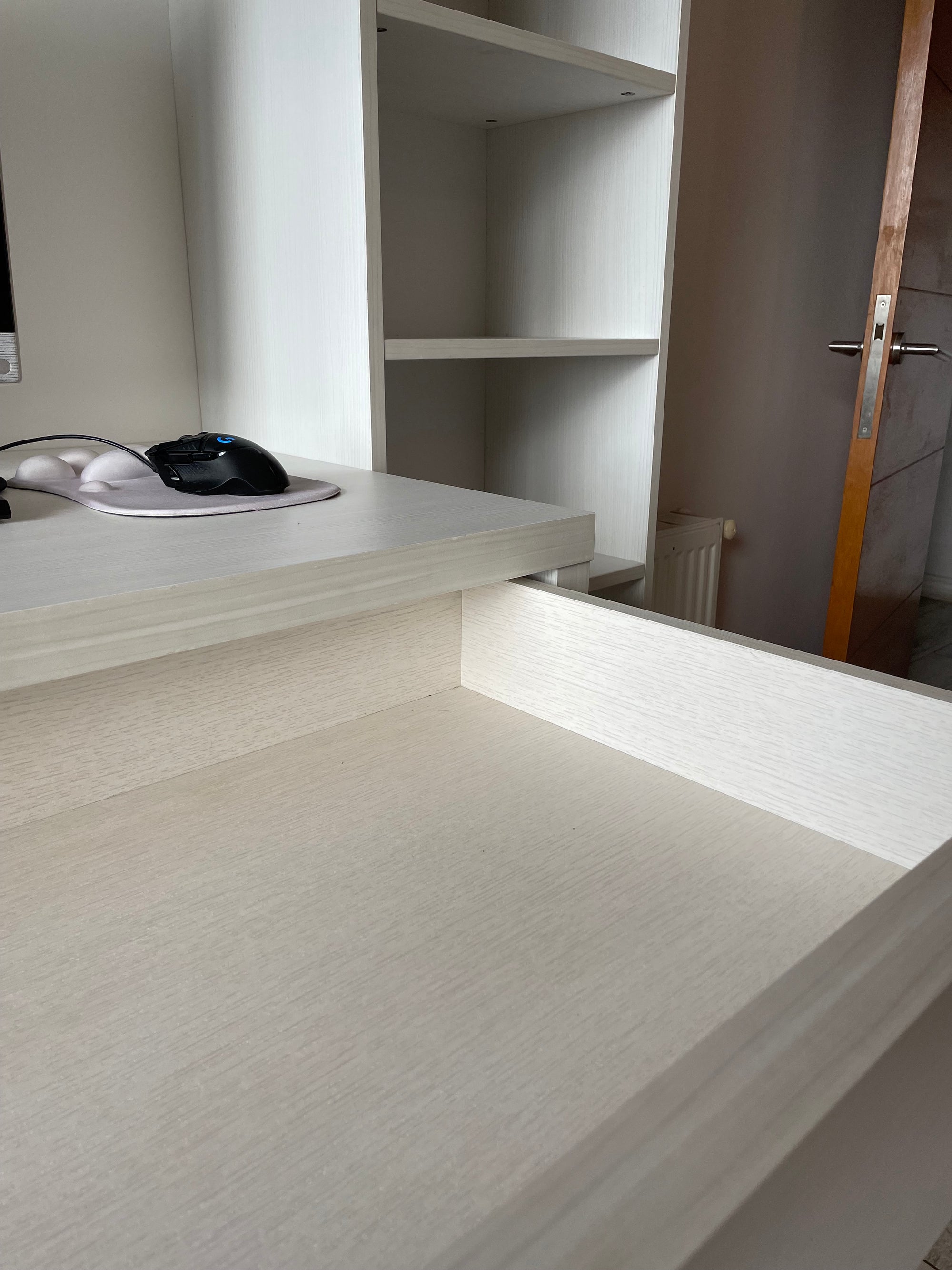 Escritorio ➕ repisa