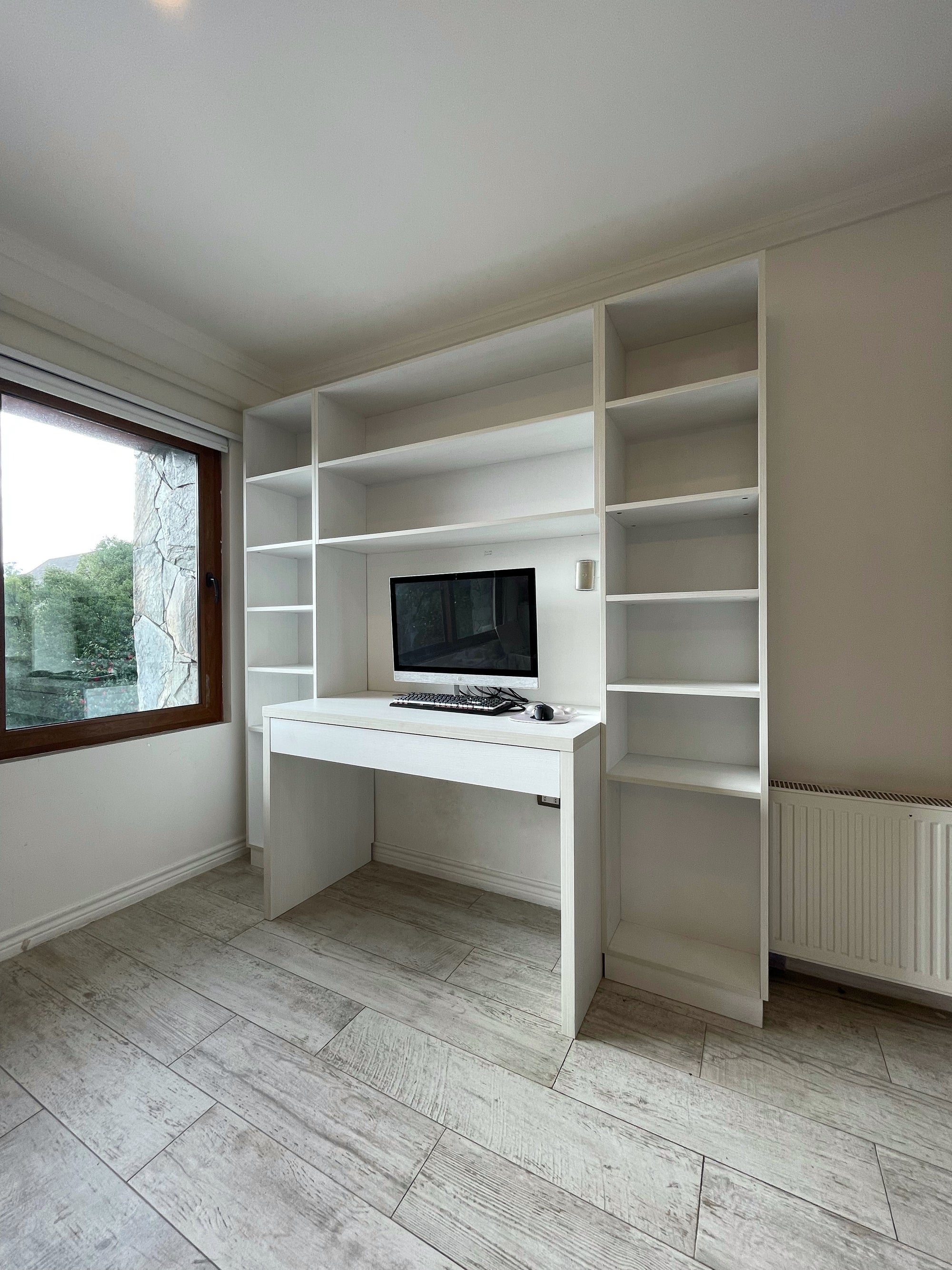 Escritorio ➕ repisa