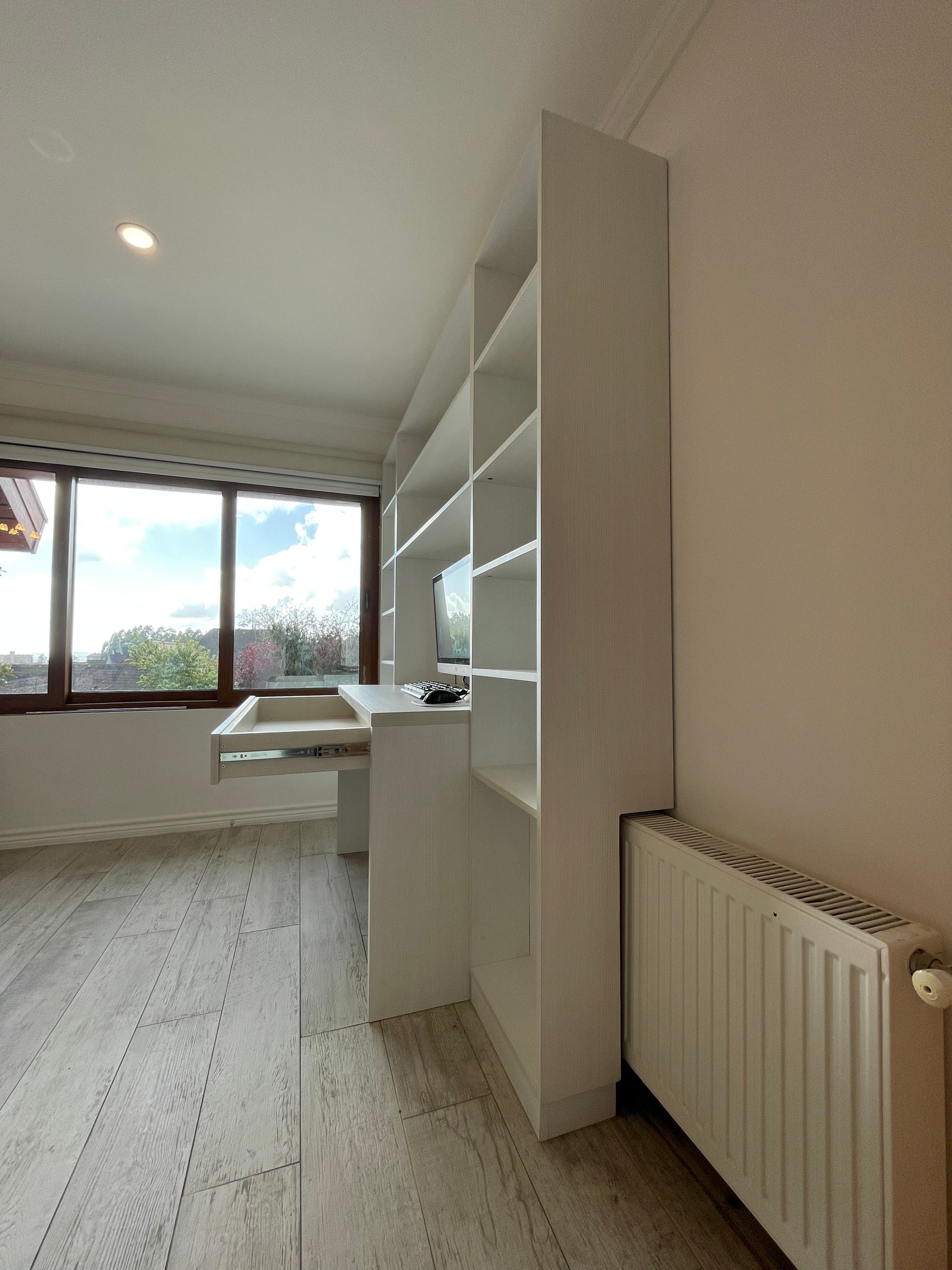 Escritorio ➕ repisa