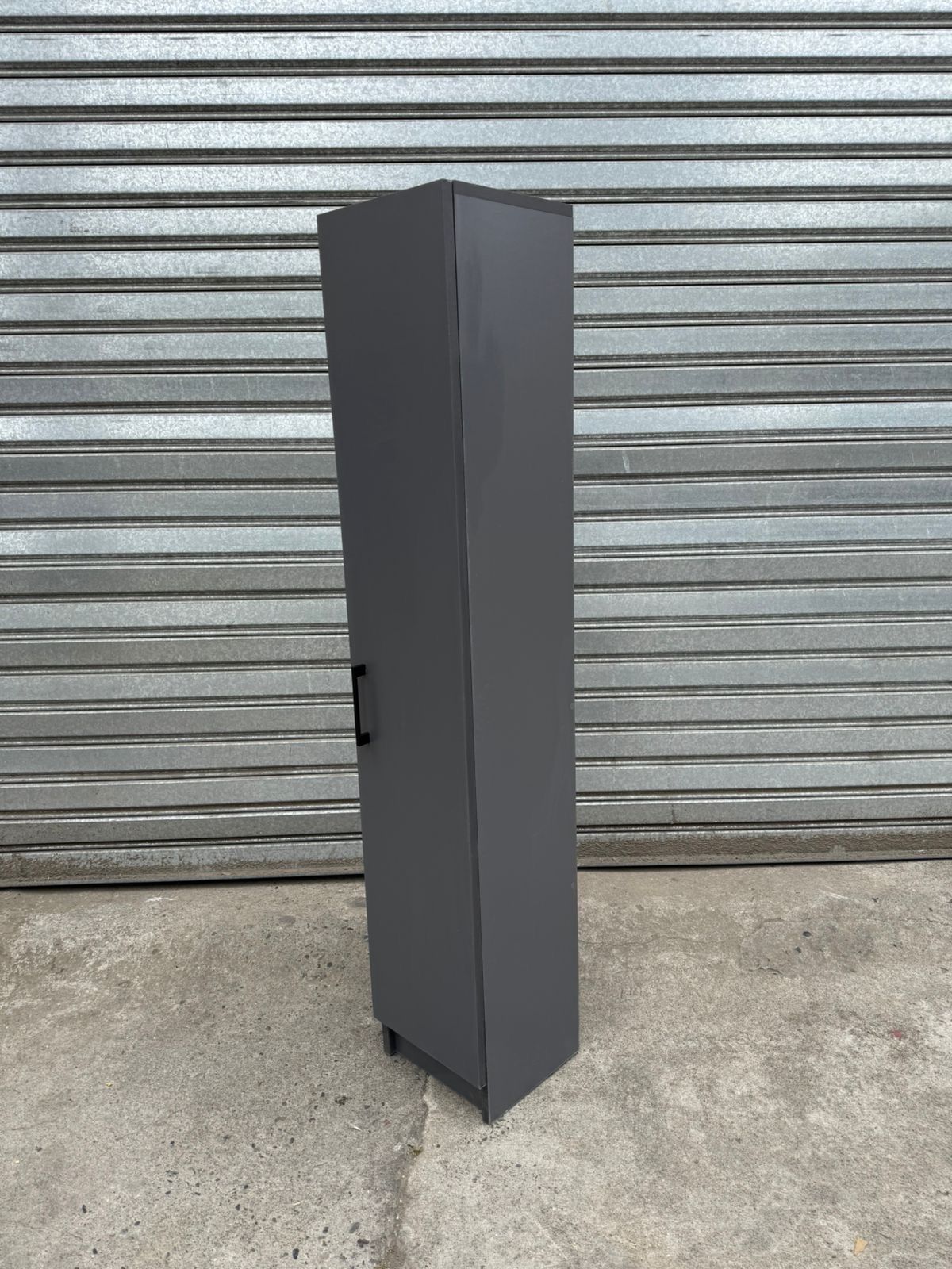 Estante con puerta Teo